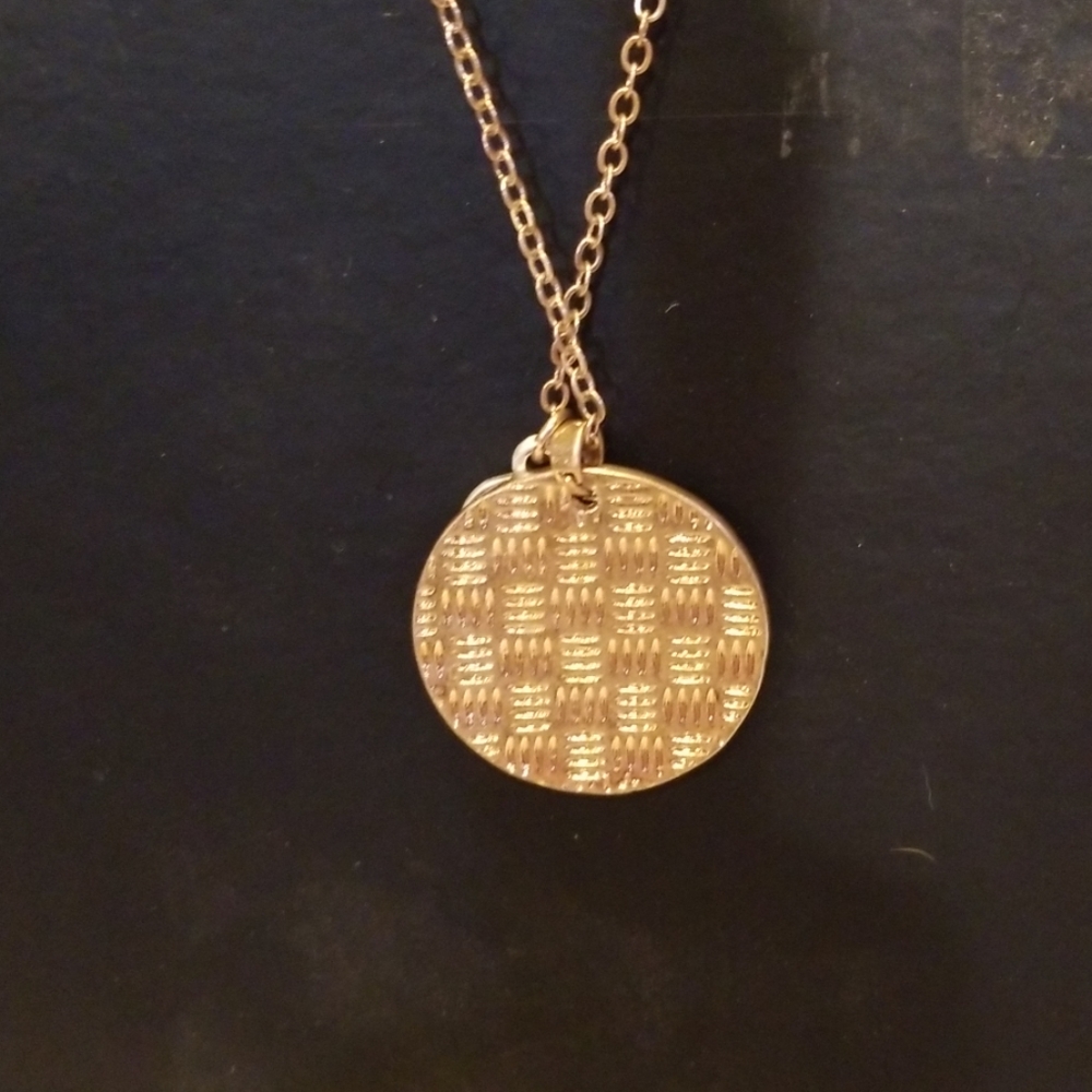 Mama Bear Necklace - Picture 3 of 7
